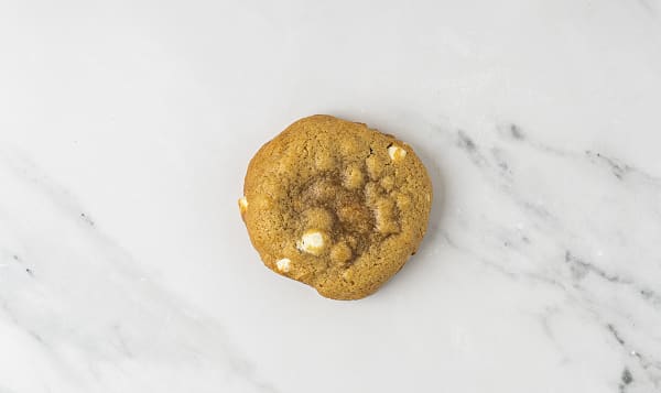 Lemon, Macadamia And White Chocolate Chip Cookie (Frozen)